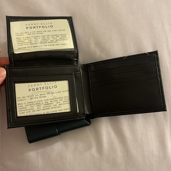 Perry Ellis men’s wallet - Picture 3 of 5